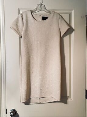Romeo & Juliet Couture Cream Textured Short Sleeve Shift Dress